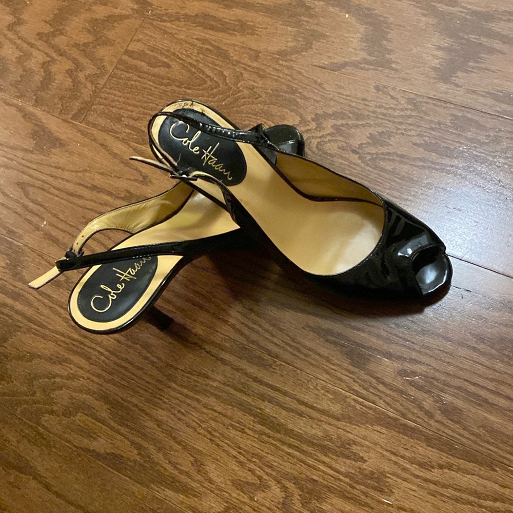 GUC Cole Haan Nike Air Open Toed Herls, Size 8.5, black patent, 4” heels, dog